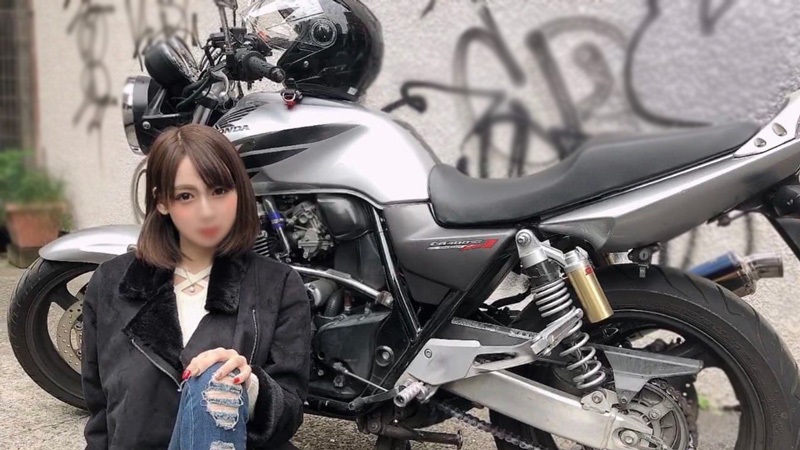 【无码】高身長バイク女子連続中出し