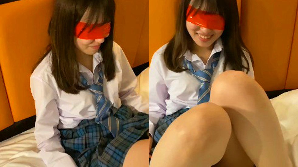 萌眼制服JK少女蕾丝内裤